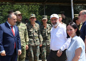 Ժաննա Անդրեասյանը պարգևատրել է բանակային խաղերի հաղթողներին