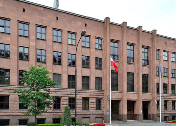 Լեհաստանի ԱԳՆ-ն Հունգարիային առաջարկել է դուրս գալ Եվրամիությունից և ՆԱՏՕ-ից