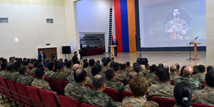 «Միայն հզոր բանակով մենք կարող ենք մեր ինքնիշխանությունն ապահովել»․ նախագահը՝ զինվորներին