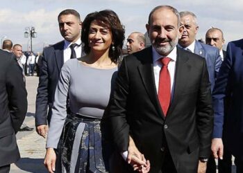 Նիկոլ Փաշինյանը կնոջ հետ մեկնել է Լոնդոն