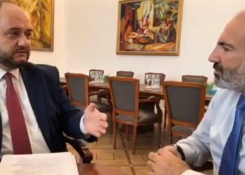 Սրված հարաբերություններ կառավարությունում. ի՞նչ է Հարությունյանը «կաթացնում» Փաշինյանի ականջին. «Իրավունք»