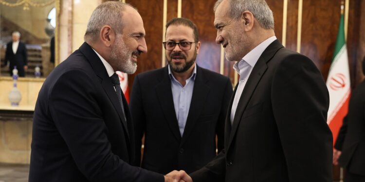 Իրանի համար առանցքային նշանակություն ունի տարածաշրջանում խաղաղության պահպանումը. Փեզեշքիանը՝ Փաշինյանին