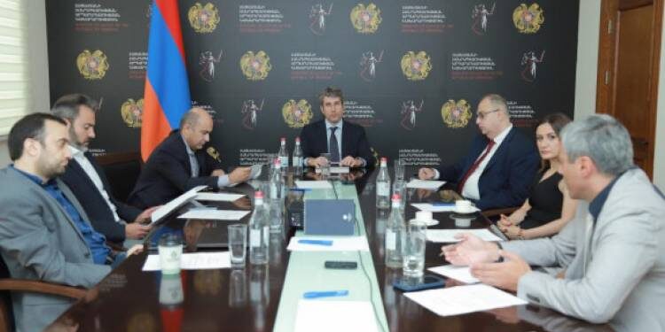 Ալիևը պահանջում է, Փաշինյանը ընդառաջ է գնում պահանջին. «Հրապարակ»