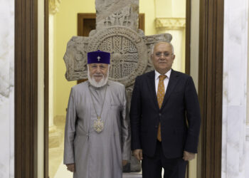 Վեհափառն ընդունել է ՀՀ-ում Իրաքի դեսպանության գործերի ժամանակավոր հավատարմատարին