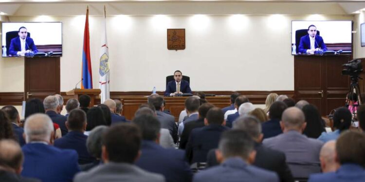 Քաղաքապետը կոչ է արել չխնամված այգիների վարձակալներին լուծել պայմանագրերը