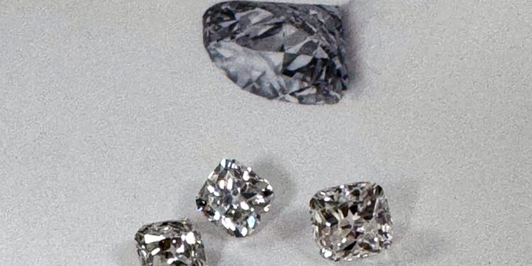 ՊԵԿ-ը կանխել է օդային ճանապարհով ադամանդանման քարերի ներկրման փորձը