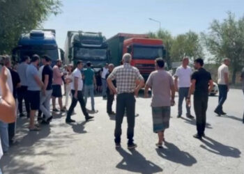 «Սպայկան» քանդում է ոլորտը. արտահանող բեռնատարների վարորդները բողոքի ակցիա են իրականացնում