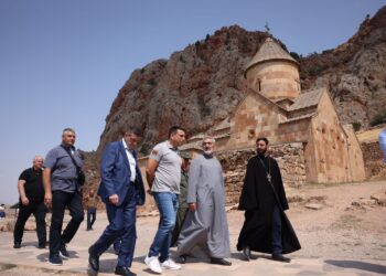 Ալեն Սիմոնյանը Վայոց ձորի մարզում է. այցը մեկնարկել է Նորավանք այցելությամբ