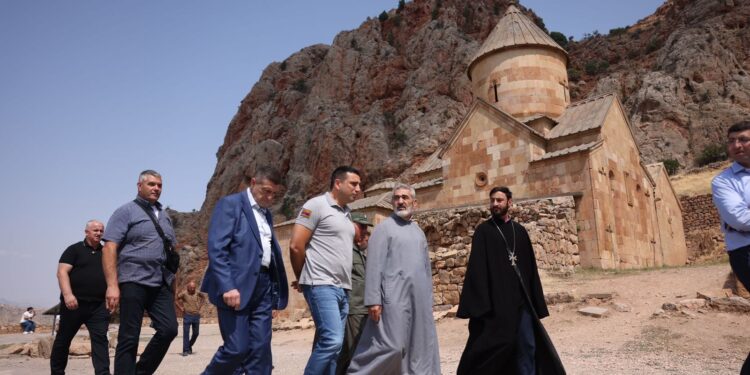 Ալեն Սիմոնյանը Վայոց ձորի մարզում է. այցը մեկնարկել է Նորավանք այցելությամբ