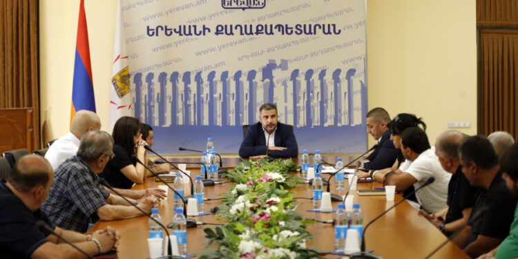 Արմեն Փամբուխչյանը հանդիպել է մարզադպրոցների տնօրենների հետ և մի շարք հանձնարարականներ տվել