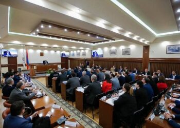 Երևանի ավագանու ընդդիմադիր ուժերը պատրաստվում են անվստահություն հայտնել քաղաքապետին. «Ժողովուրդ»