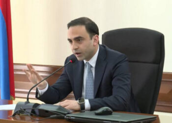 «Ամսից ավելի է՝ Աճառյան փողոցում փորած խրամուղիները մնացել են, ինչո՞ւ». Ավինյան