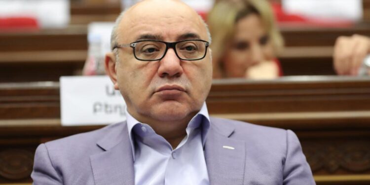 «Քաղաքական զսպվածության սկզբունքը սահմանափակում է հրապարակային քննարկումներում հանդես գալու դիվանագետի հնարավորությունները». Գուրգեն Արսենյան