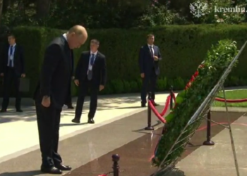 Պուտինը ծաղկեպսակներ է դրել Հեյդար Ալիևի գերեզմանին և «Անմար կրակ» հուշարձանին