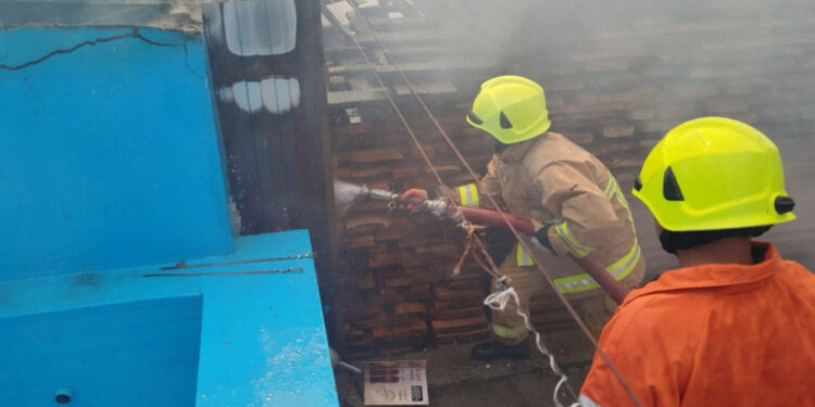 Էջմիածնում գործող կահույքի արտադրամասում հրդեհ է բռնկվել