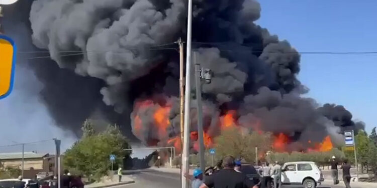 Խոշոր հրդեհ՝ Բաքվում. հրդեհաշիջման աշխատանքներին ուղղաթիռ են ներգրավել