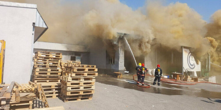 Իսակովի պողոտայում գտնվող բամբակի արտադրամասում հրդեհ է բռնկվել. դեպքի վայր է մեկնել 6 մարտական հաշվարկ