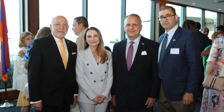 Լիլիթ Մակունցը հանդիպել է ԱՄՆ հայ համայնքի, հյուպատոսական կորպուսի և Չիկագոյի հայ ուսանողների հետ