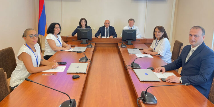 Գուրգեն Արսենյանի մանդատը տրվել է Արմենուհի Ղազարյանին