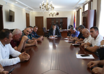 Գեղարքունիքի մարզպետն այցելել է Երանոս գյուղ՝ ծանոթանալու երկրաշարժի հետևանքով տնտեսություններին պատճառված վնասներին