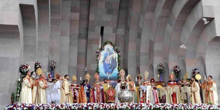 Ո՞ւմ է հրավիրելու Մայր Աթոռը, և արդյո՞ք գործող իշխանությունը մասնակցելու է նորոգված Մայր տաճարի վերաօծմանը. «Հրապարակ»