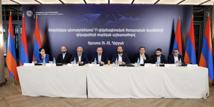 Արարատ Միրզոյանը հայ դեսպանների հետ հանդիպմանը քննարկել է արտաքին քաղաքական օրակարգի առաջնահերթ հարցեր