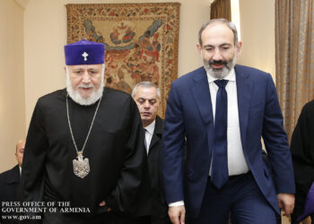 Փաշինյանին Մայր աթոռից հրավեր չեն ուղարկել. «Ժողովուրդ»