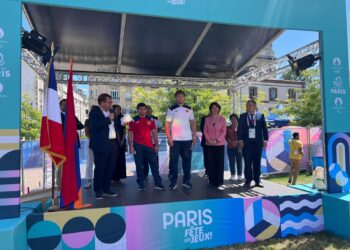 Փարիզի 17-րդ շրջանի քաղաքապետը հյուրընկալել է Արթուր Ալեքսանյանին և Մալխաս Ամոյանին