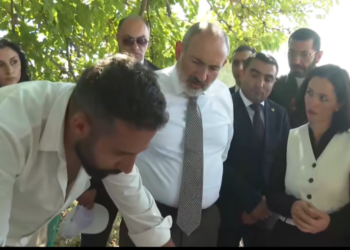 «Սա հայկական Պոմպեյն է», «մեծ տուրիստական հոսքեր կբերի». Փաշինյանը Հին Արտաշատի գետամերձ հատված է այցելել