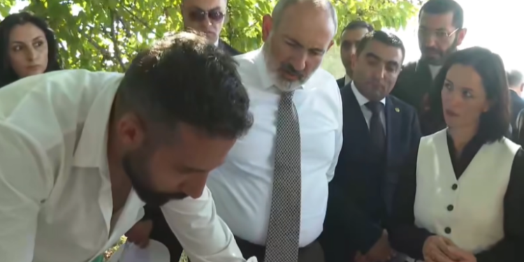 «Սա հայկական Պոմպեյն է», «մեծ տուրիստական հոսքեր կբերի». Փաշինյանը Հին Արտաշատի գետամերձ հատված է այցելել