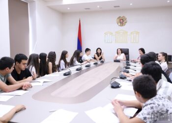 ՔՊ-ականը հանդիպել է ԼՂ-ից բռնի տեղահանված երեխաներին