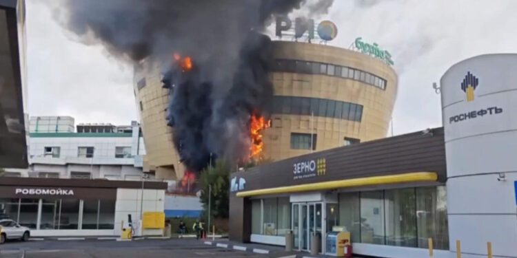 Մոսկվայի «ՌԻՈ» առևտրի կենտրոնում հրդեհ է բռնկվել