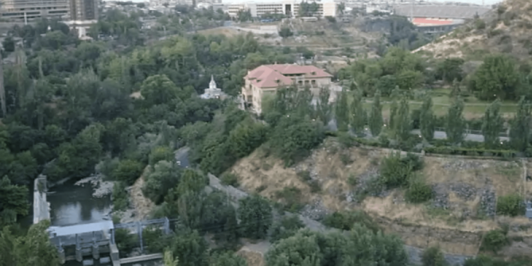 Հրազդանի կիրճում ազգությամբ թուրք տղամարդը ձեռքերով և ոտքերով ծեծի է ենթարկել իր 13-ամյա որդուն