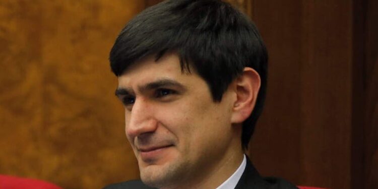 Արագածոտնի մարզպետն ինքն իր դեմ «հաղորդում» է տվել. պետական աշխատանքին զուգահեռ նա բիզնեսով է զբաղվել. «Ժողովուրդ»