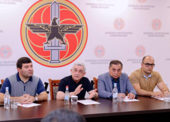 Սերժ Սարգսյանն այցելել է Մասիսի ՀՀԿ գրասենյակ, հանդիպել տարածքային կազմակերպության ակտիվի հետ