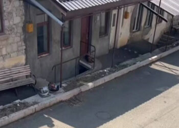 Շունը նստել է մեր տան դիմաց, կարծես, մեզ է սպասում․ ստեփանակերտցիները շարունակում են ճանաչել իրենց օկուպացված տները