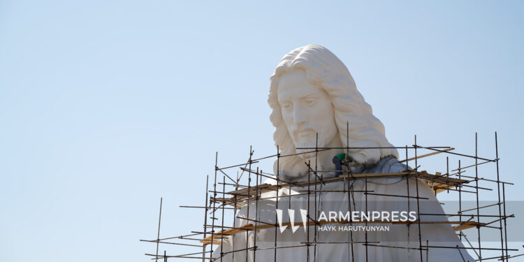 Հիսուս Քրիստոսի արձանի կերտման աշխատանքները. լուսանկարներ