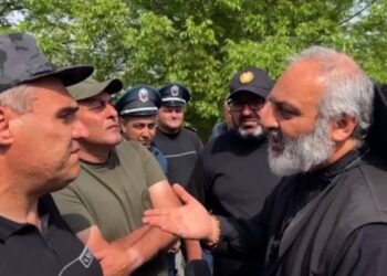 Բագրատ սրբազանի երևանյան բակային հանդիպումները ուղեկցվում են ուժայինների տոտալ հսկողությամբ. «Հրապարակ»