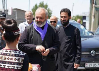 Սրբազանի հետ հանդիպող համայնքապետերին զգուշացրել են՝ համայնքները կզրկվեն պետական ծրագրերից. «Հրապարակ»