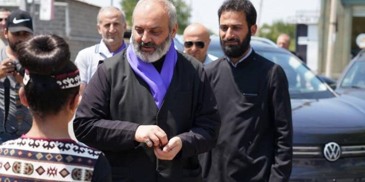 Սրբազանի հետ հանդիպող համայնքապետերին զգուշացրել են՝ համայնքները կզրկվեն պետական ծրագրերից. «Հրապարակ»