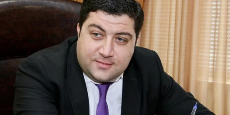 Խուզարկվել են Արաբկիրի նախկին թաղապետի հոր և աներոջ տները