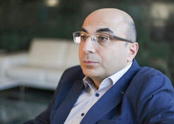 «Այսօրվա հայաստանյան քաղաքական միտքն իրենից ներկայացնում է արևմտամետների ու ռուսամետների ճամբարներ, որոնք «դաբրոներ» են ակնկալում մոսկվաներում, բրյուսելներում, վաշինգտոններում»․ Վահե Հովհաննիսյան