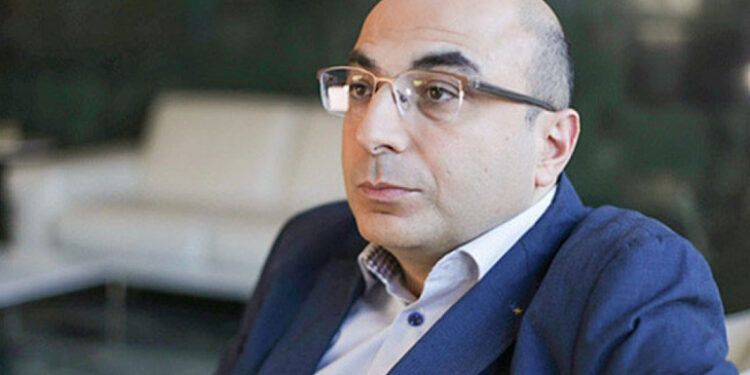 «Այսօրվա հայաստանյան քաղաքական միտքն իրենից ներկայացնում է արևմտամետների ու ռուսամետների ճամբարներ, որոնք «դաբրոներ» են ակնկալում մոսկվաներում, բրյուսելներում, վաշինգտոններում»․ Վահե Հովհաննիսյան