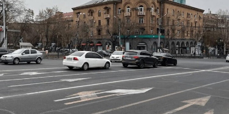 Աբովյան փողոցում առաջին երթևեկելի գոտին առանձնացվել է հասարակական տրանսպորտի համար. քաղաքապետարան