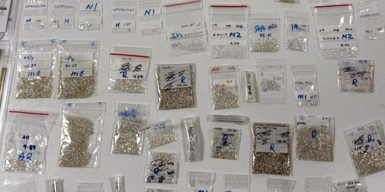 ՊԵԿ-ը բացահայտել է օդային ճանապարհով ադամանդների ներկրման մաքսանենգության դեպք