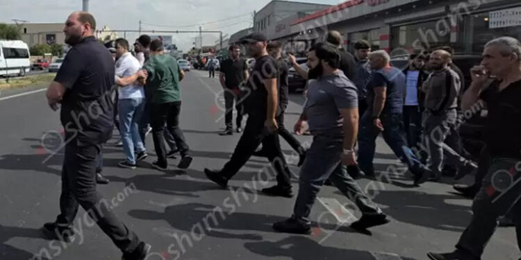 Կոտայքի մարզի «Զովք» սուպերմարկետի մոտից բերման է ենթարկվել 15 քաղաքացի