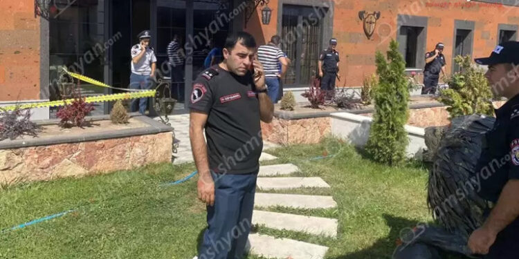 Արմավիրի մարզի տներից մեկի լոգարանում հայտնաբերվել է գործարարի մարմինը, կողքին էլ՝ Արցախի նախագահի կողմից որպես պարգև տրված ատրճանակը