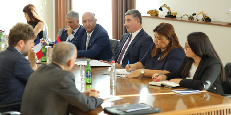 Գնել Սանոսյանը և Ժիլբեր-Լյուկ Դըվինազը քննարկել են Հայաստան-Ֆրանսիա համագործակցության օրակարգային հարցերը