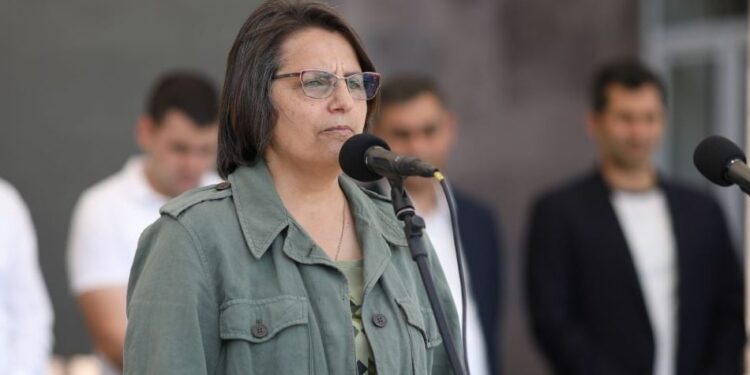 «Ատում եմ ինձ, որ այդքան հայրենապաշտ էի դարձրել որդուս». Կարին Տոնոյան