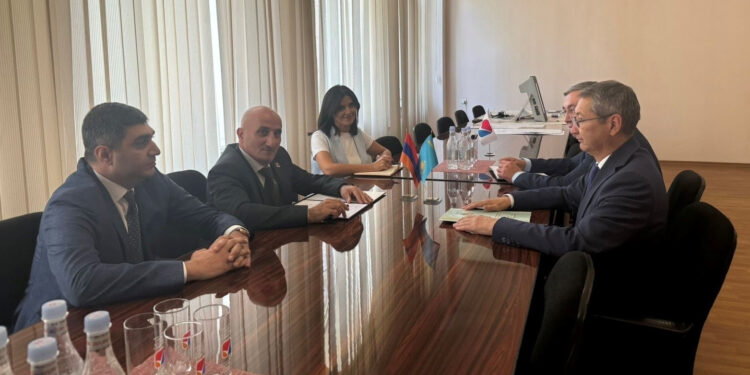 Ղազախստանի դեսպանը հյուրընկալվել է ՀՀ ԿԸՀ-ում